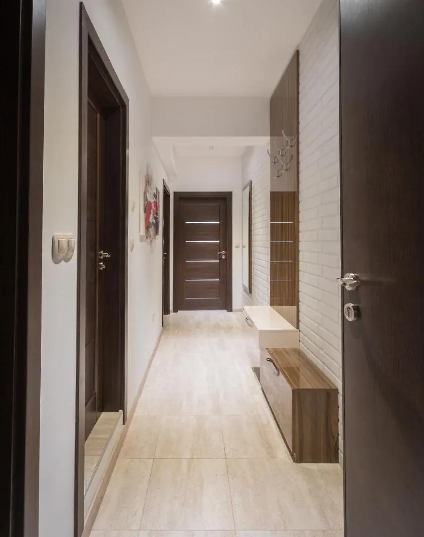 City Apartments Triumph Warna
