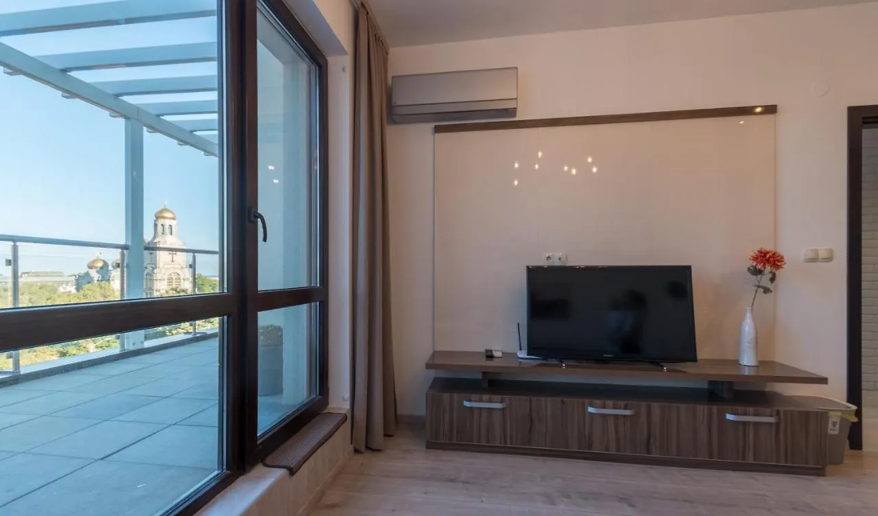 City Apartments Triumph Warna