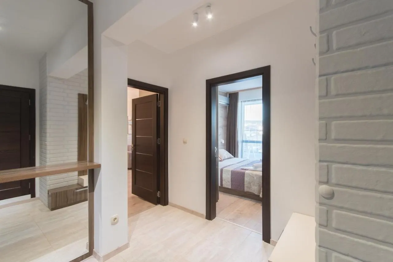 City Apartments Triumph Warna