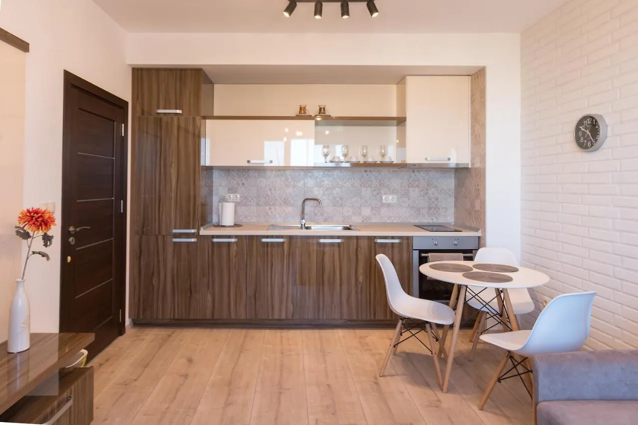City Apartments Triumph Warna